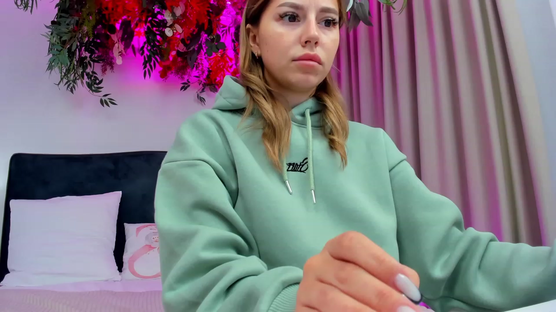 Gallery image thumbnail from SofiBloom's myfreecams stream on, 10/15/2023, 19:07 image 20 of 20