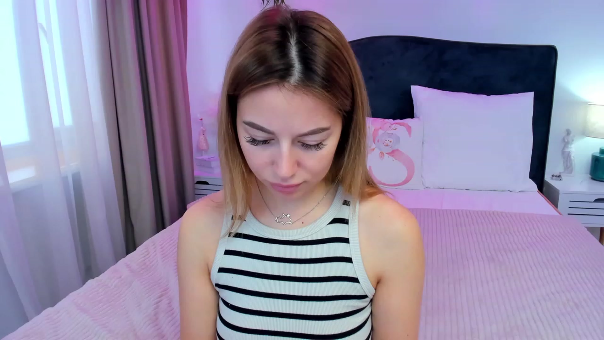 Gallery image thumbnail from SofiBloom's myfreecams stream on, 10/19/2023, 10:33 image 13 of 20