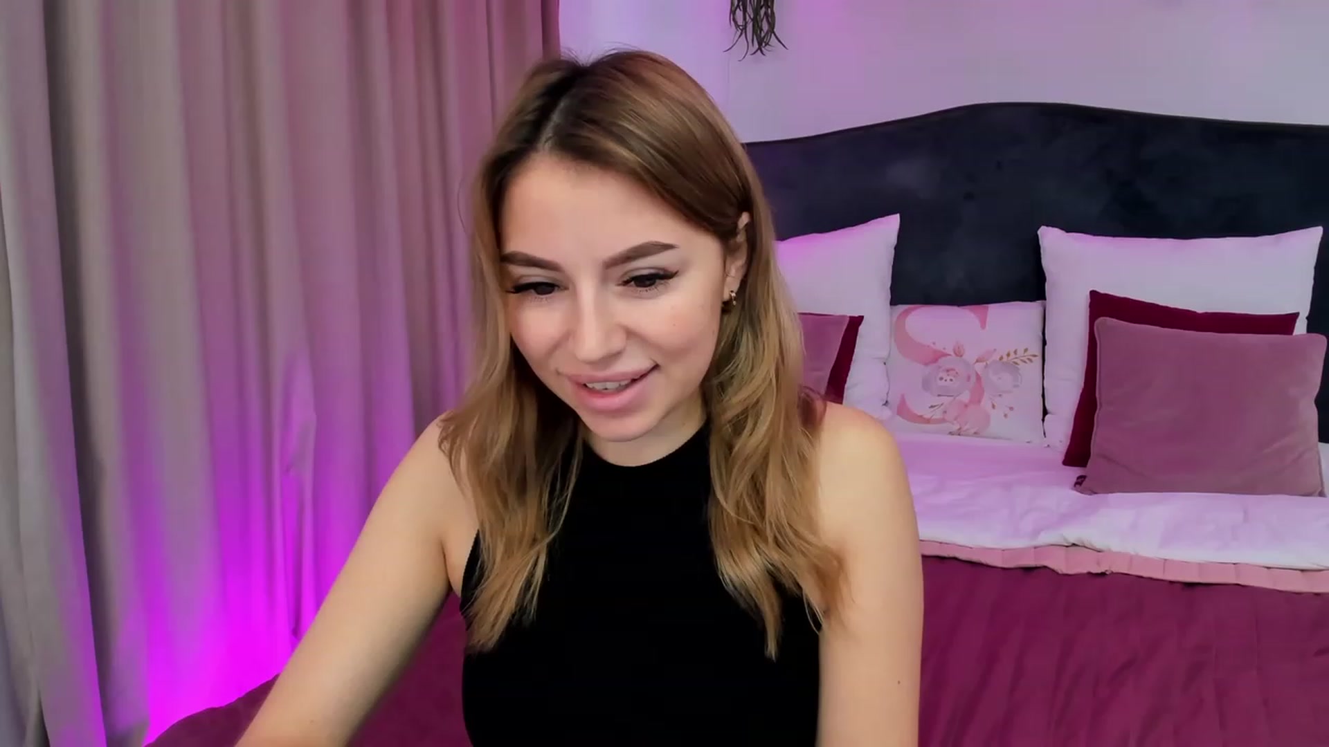 Gallery image thumbnail from SofiBloom's myfreecams stream on, 10/20/2023, 11:54 image 16 of 20