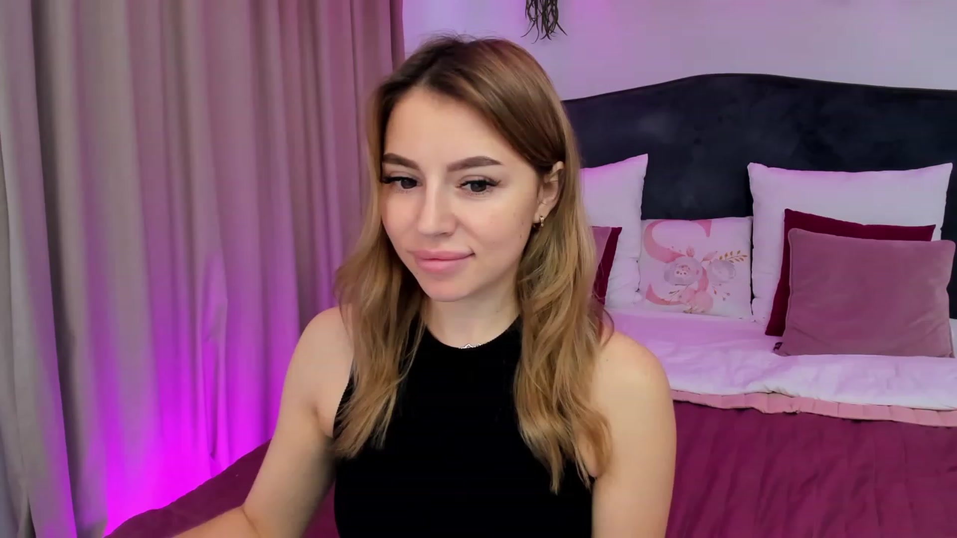 Gallery image thumbnail from SofiBloom's myfreecams stream on, 10/20/2023, 11:54 image 15 of 20