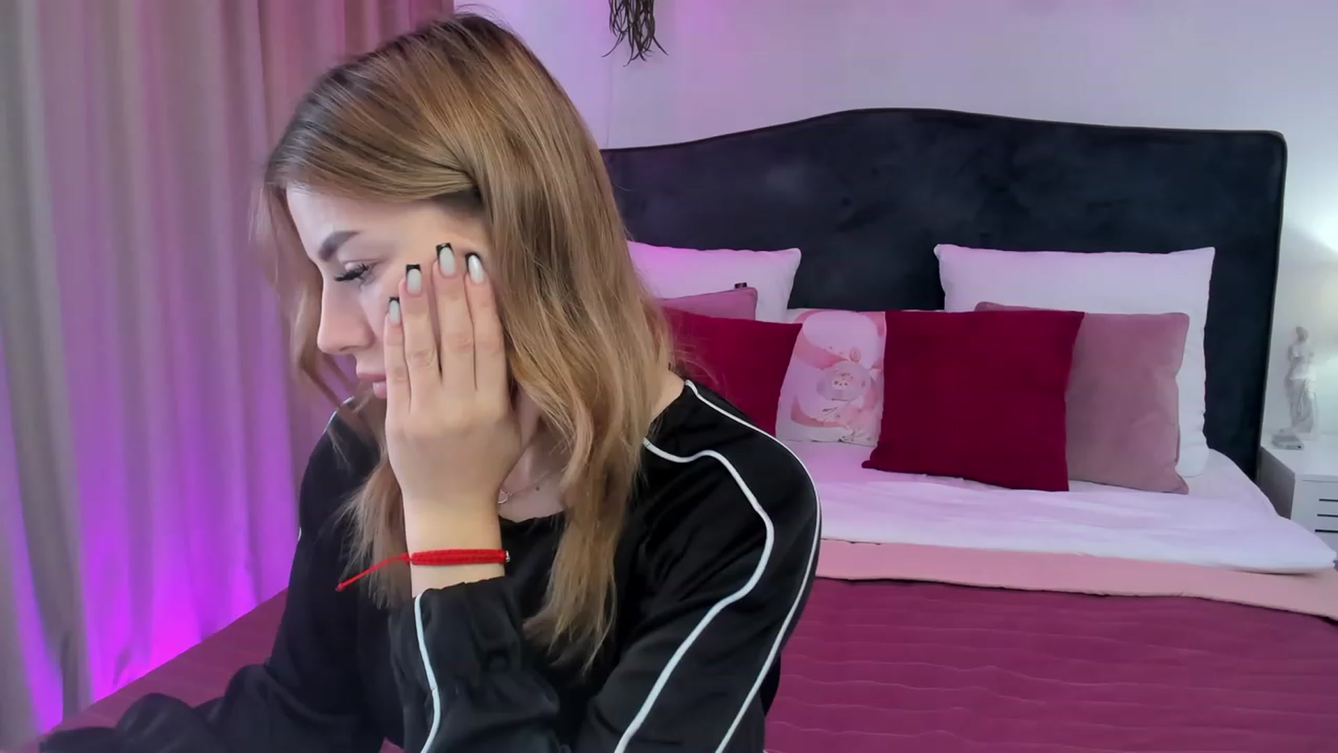 Gallery image thumbnail from SofiBloom's myfreecams stream on, 10/24/2023, 11:57 image 14 of 20