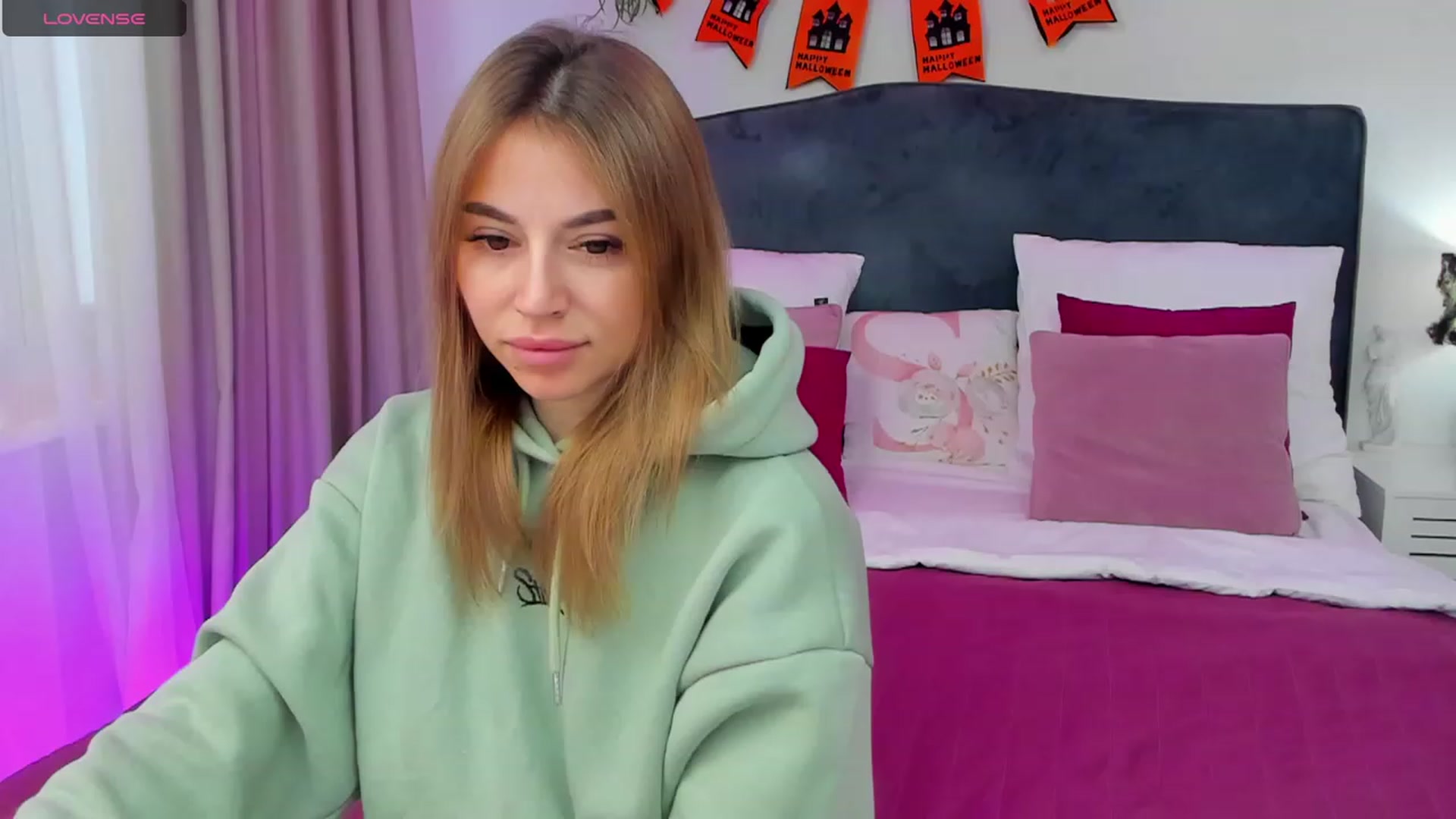 Gallery image thumbnail from SofiBloom's myfreecams stream on, 11/02/2023, 12:57 image 19 of 20