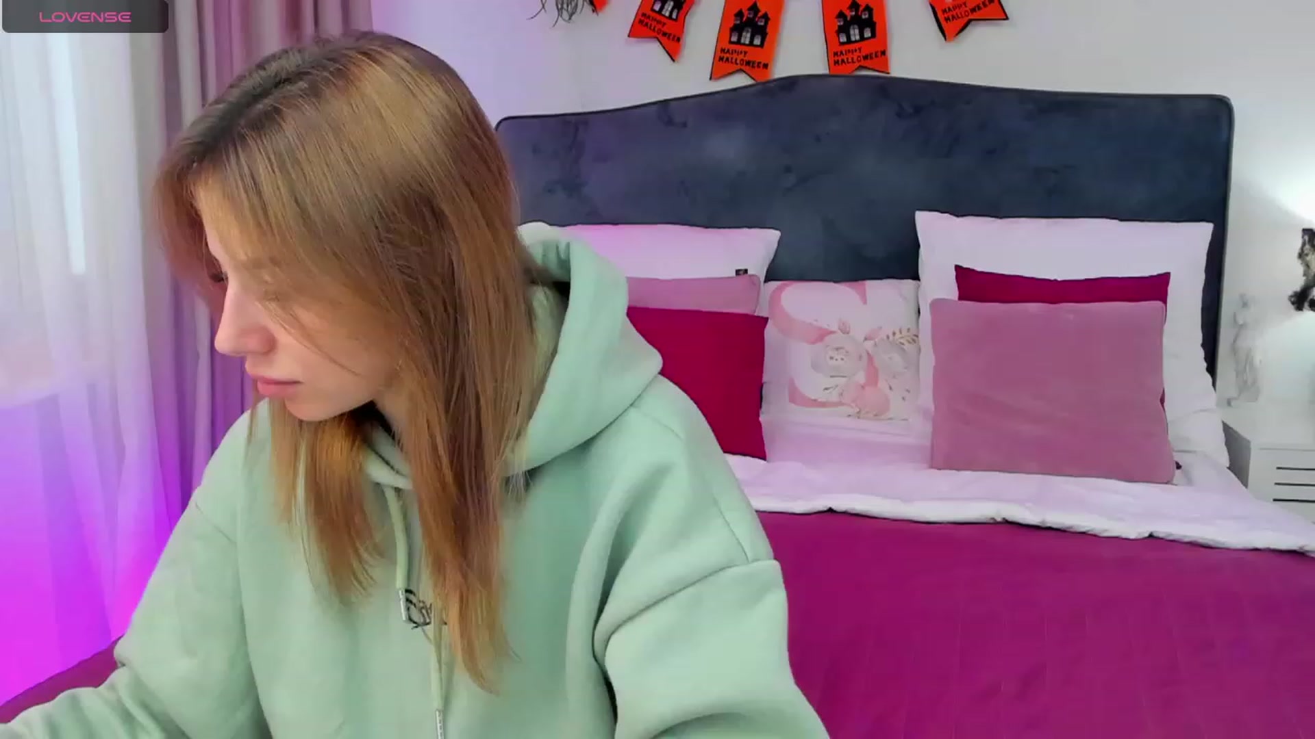 Gallery image thumbnail from SofiBloom's myfreecams stream on, 11/02/2023, 12:57 image 20 of 20