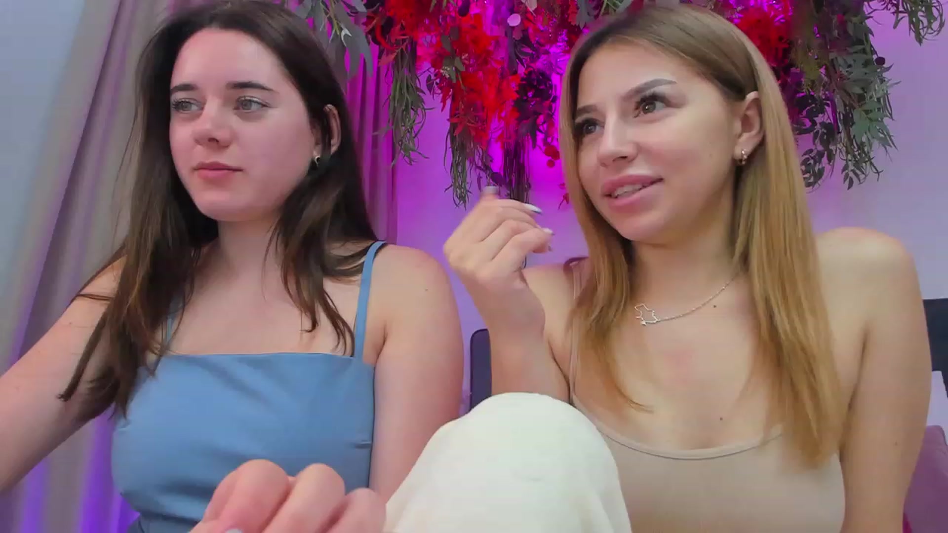 Gallery image thumbnail from SofiBloom's myfreecams stream on, 11/15/2023, 10:39 image 6 of 20
