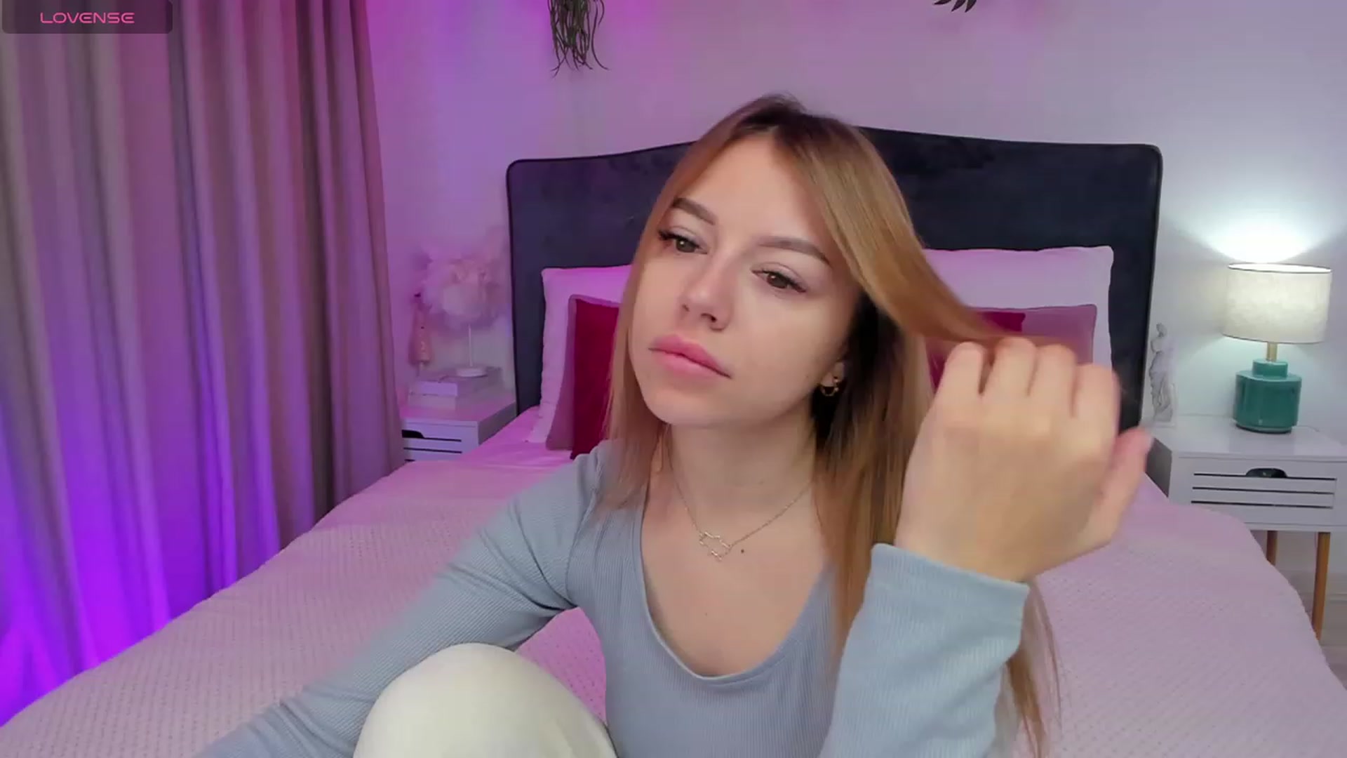 Gallery image thumbnail from SofiBloom's myfreecams stream on, 11/22/2023, 07:52 image 8 of 20