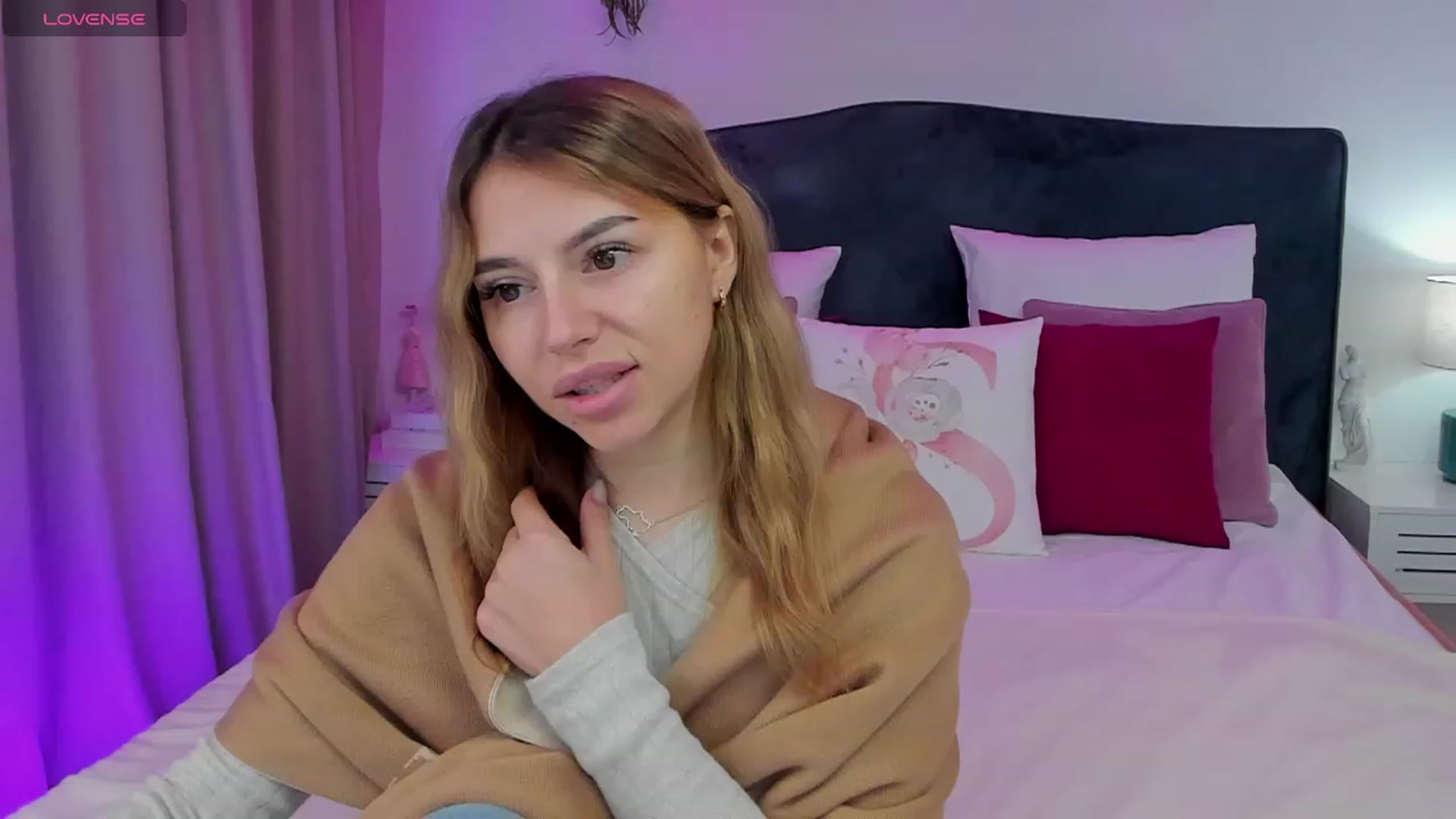 Gallery image thumbnail from SofiBloom's myfreecams stream on, 11/23/2023, 14:44 image 13 of 20