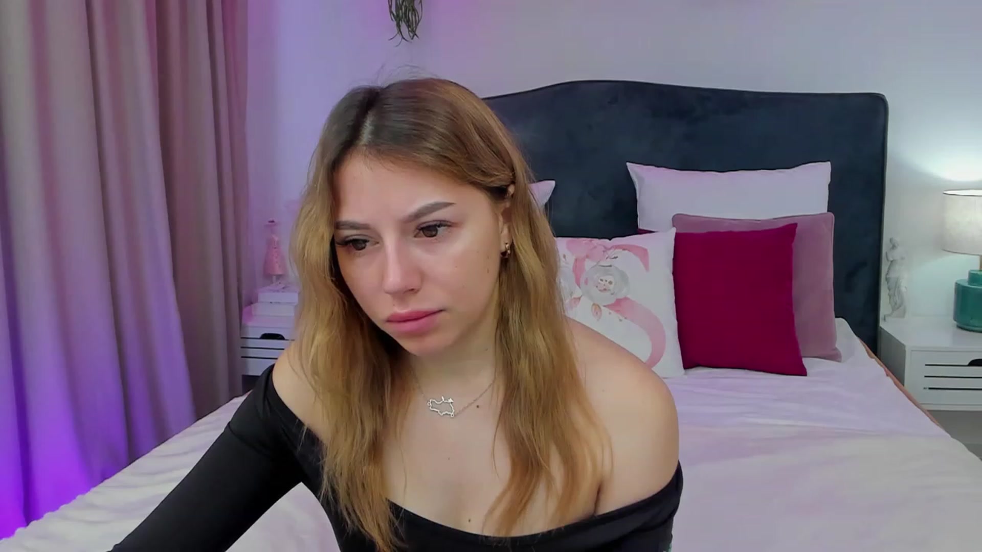 Gallery image thumbnail from SofiBloom's myfreecams stream on, 11/24/2023, 07:38 image 9 of 20