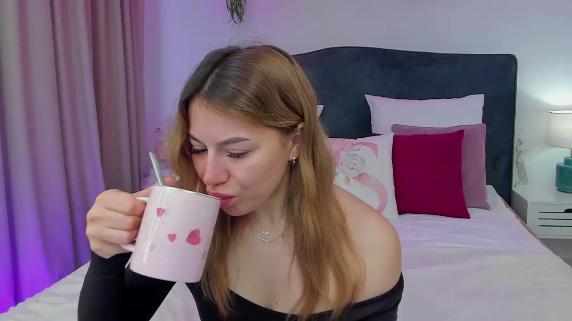 Gallery image thumbnail from SofiBloom's myfreecams stream on, 11/24/2023, 07:38 image 8 of 20