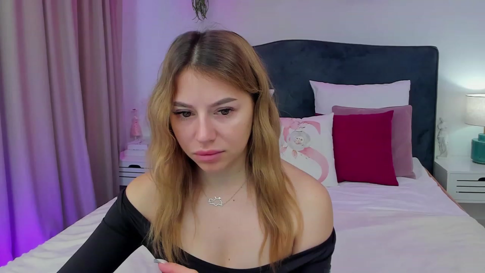 Gallery image thumbnail from SofiBloom's myfreecams stream on, 11/24/2023, 07:38 image 7 of 20