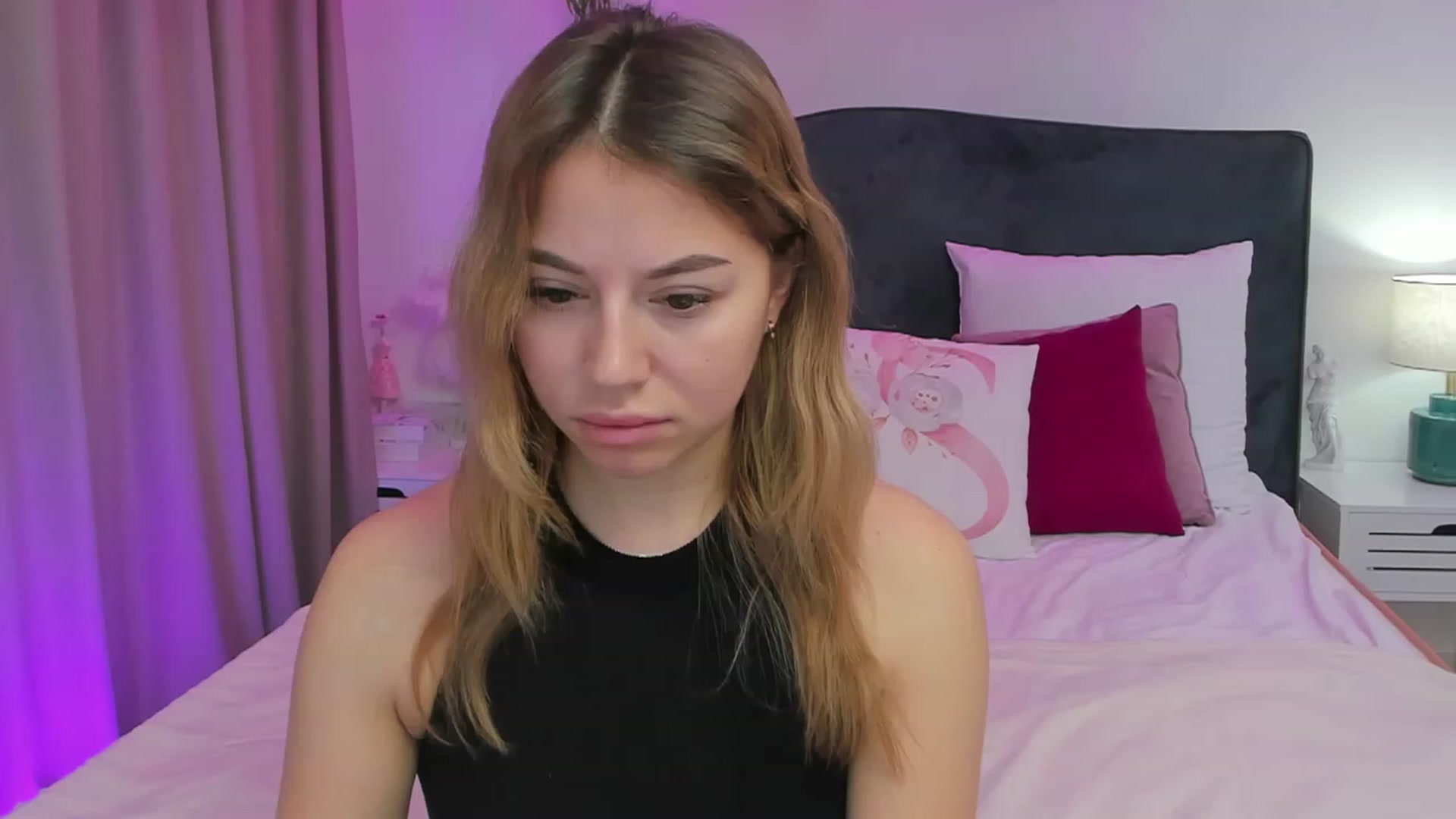 Gallery image thumbnail from SofiBloom's myfreecams stream on, 11/28/2023, 18:59 image 17 of 20