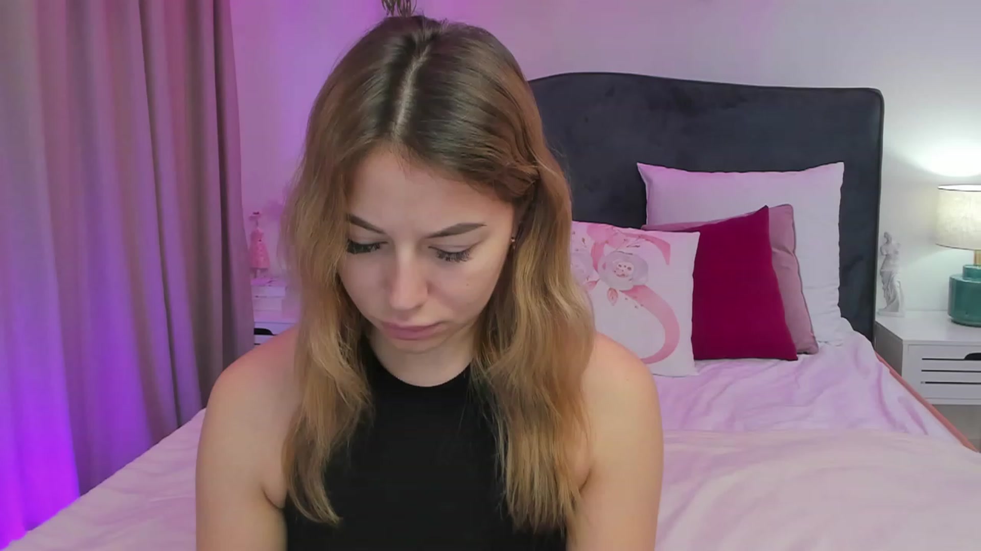 Gallery image thumbnail from SofiBloom's myfreecams stream on, 11/28/2023, 18:59 image 18 of 20