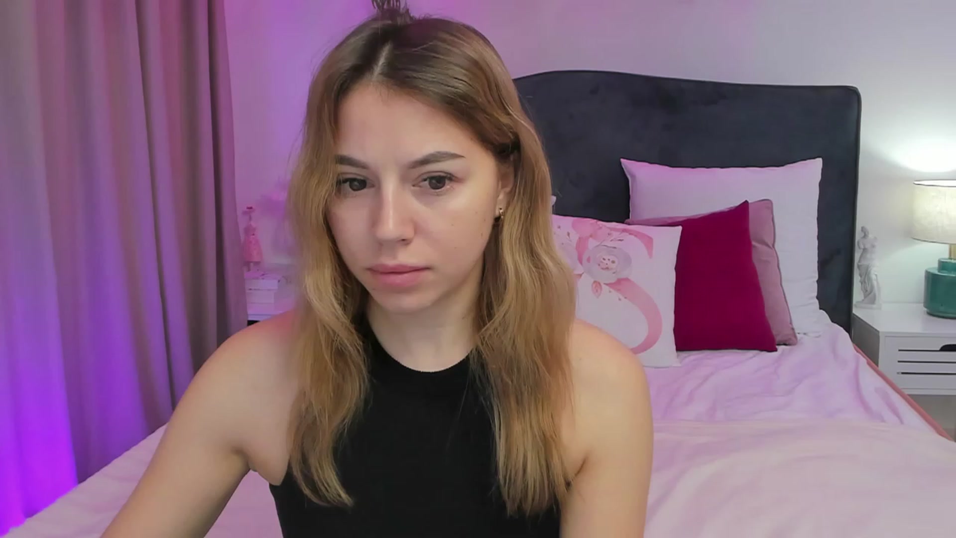 Gallery image thumbnail from SofiBloom's myfreecams stream on, 11/28/2023, 18:59 image 19 of 20