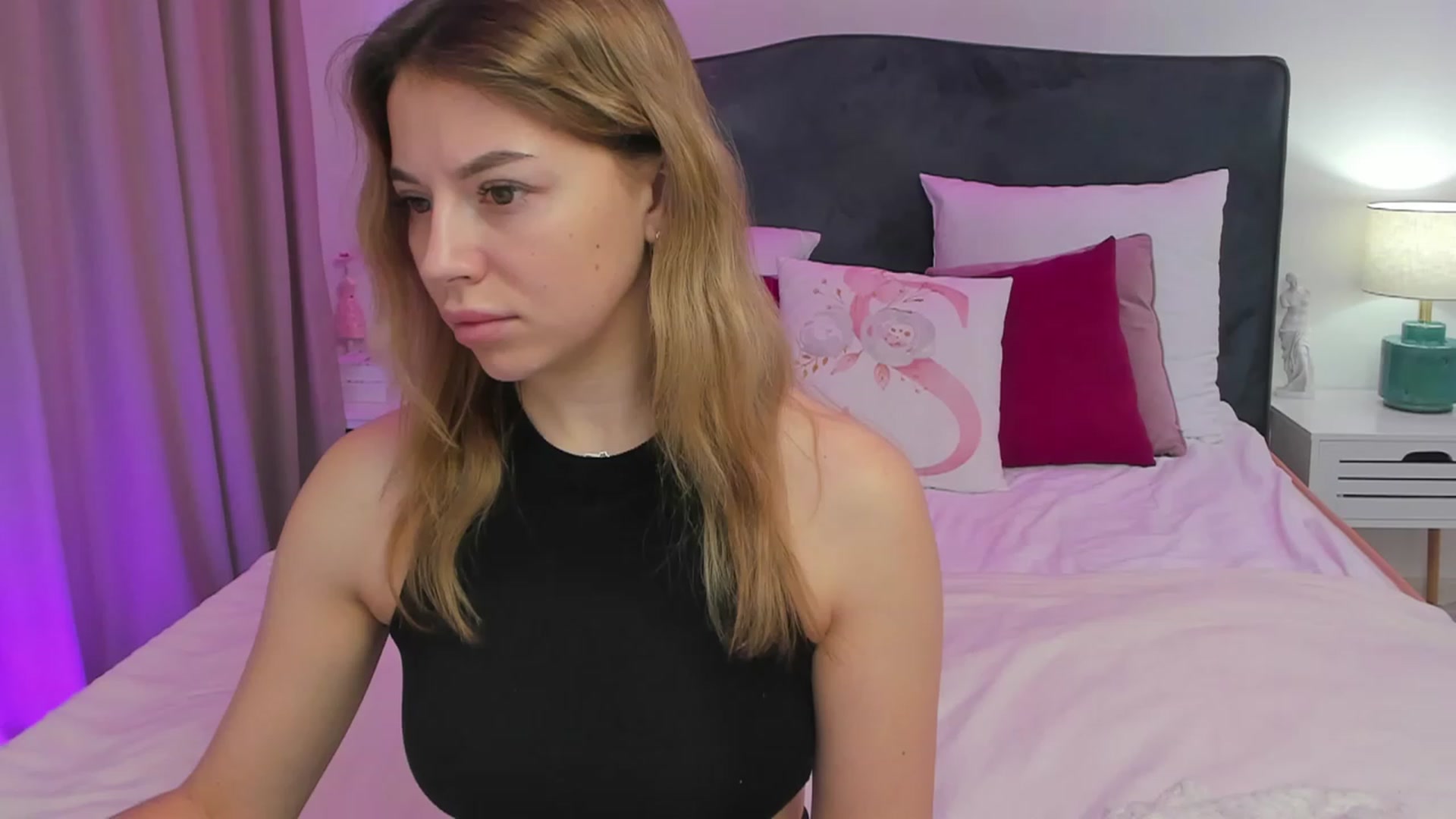 Gallery image thumbnail from SofiBloom's myfreecams stream on, 11/28/2023, 18:59 image 14 of 20