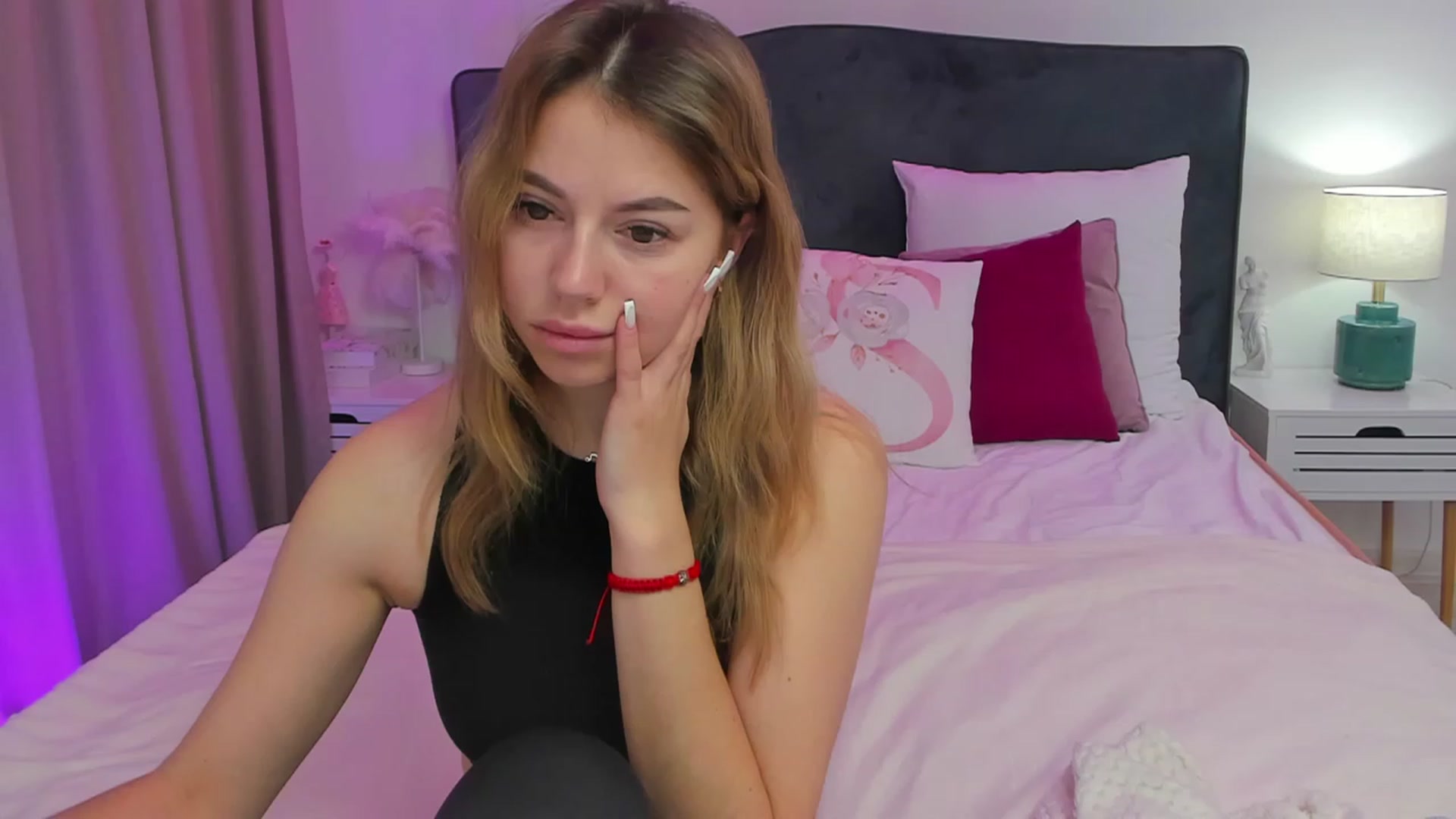 Gallery image thumbnail from SofiBloom's myfreecams stream on, 11/28/2023, 18:59 image 2 of 20