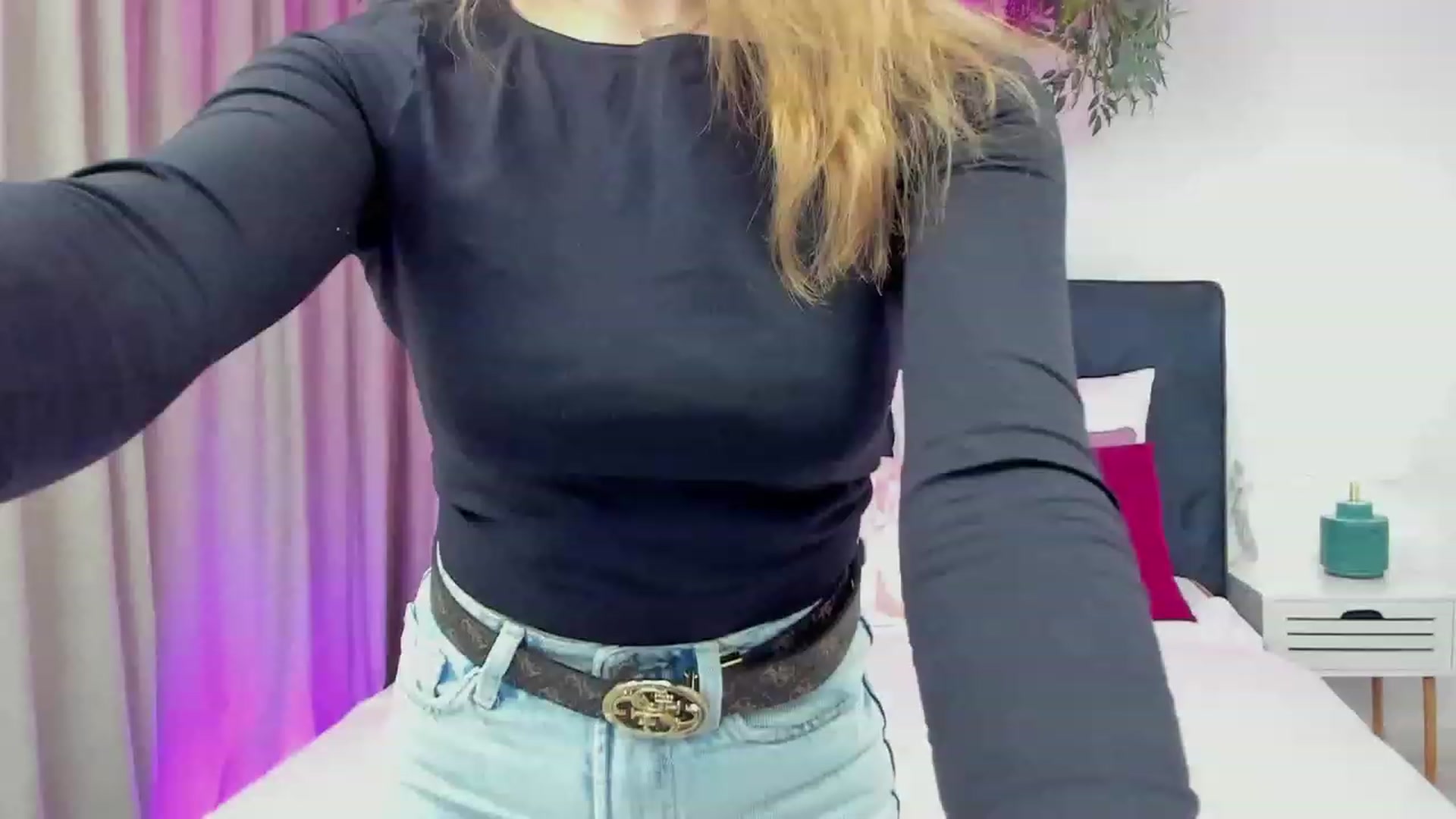 Gallery image thumbnail from SofiBloom's myfreecams stream on, 12/06/2023, 13:23 image 15 of 20