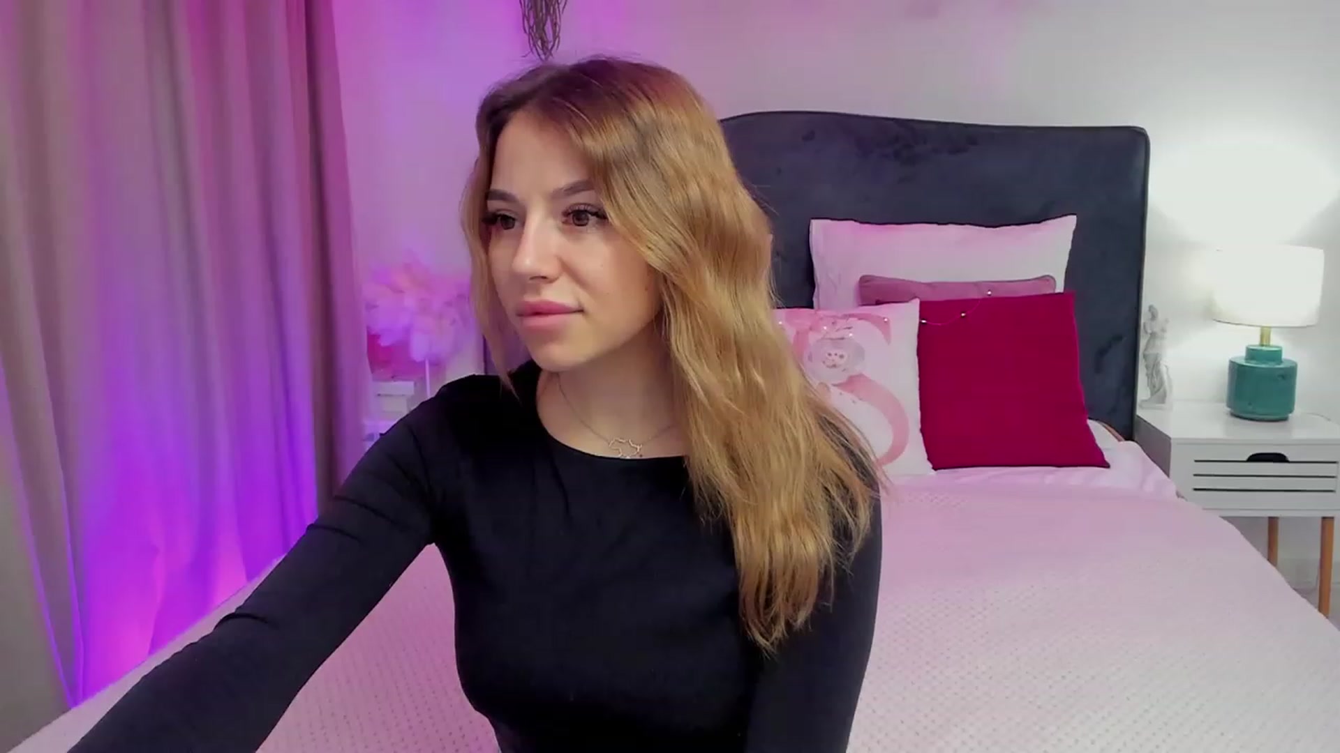 Gallery image thumbnail from SofiBloom's myfreecams stream on, 12/06/2023, 13:23 image 7 of 20