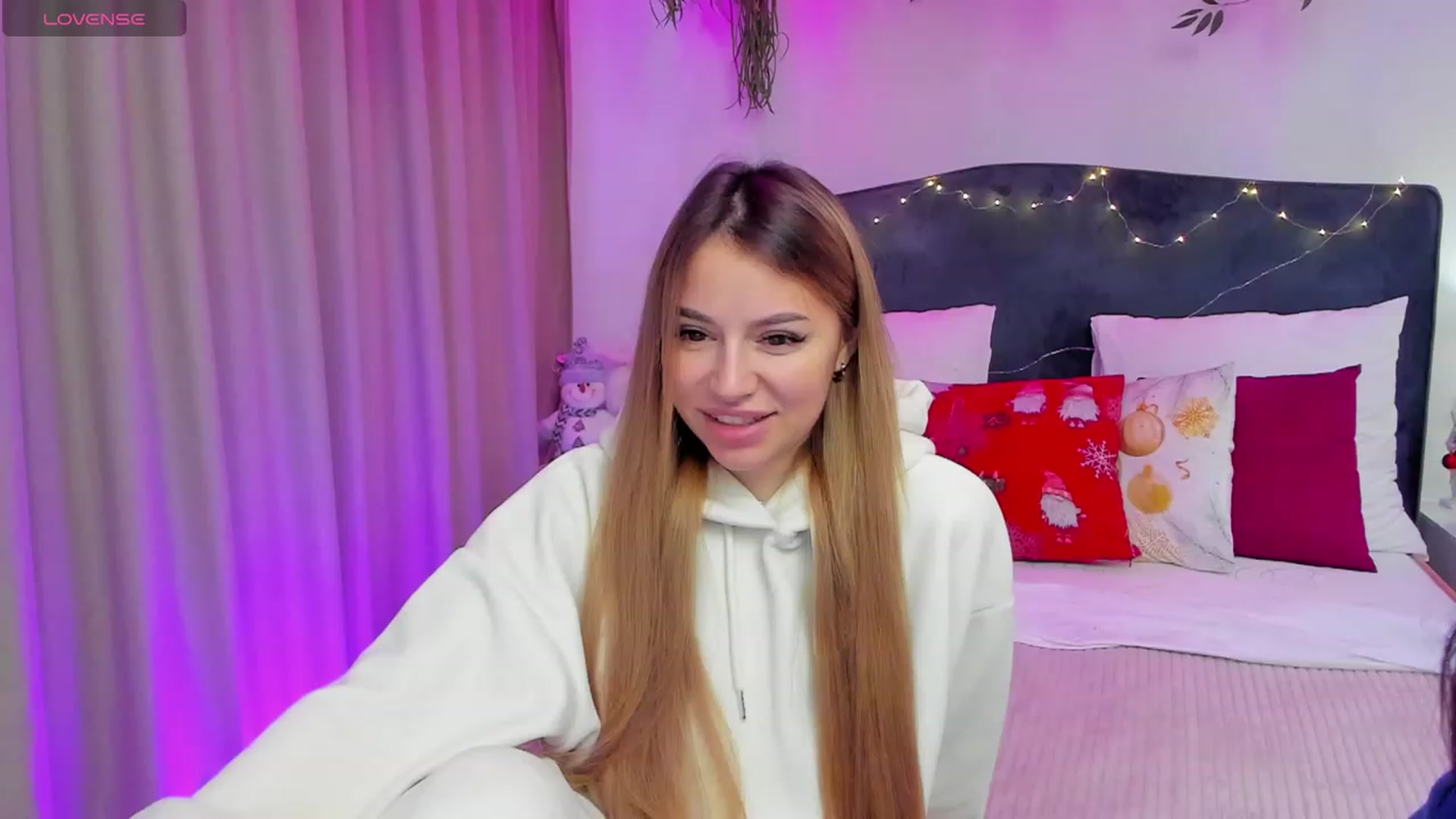 Gallery image thumbnail from SofiBloom's myfreecams stream on, 12/19/2023, 12:59 image 9 of 20