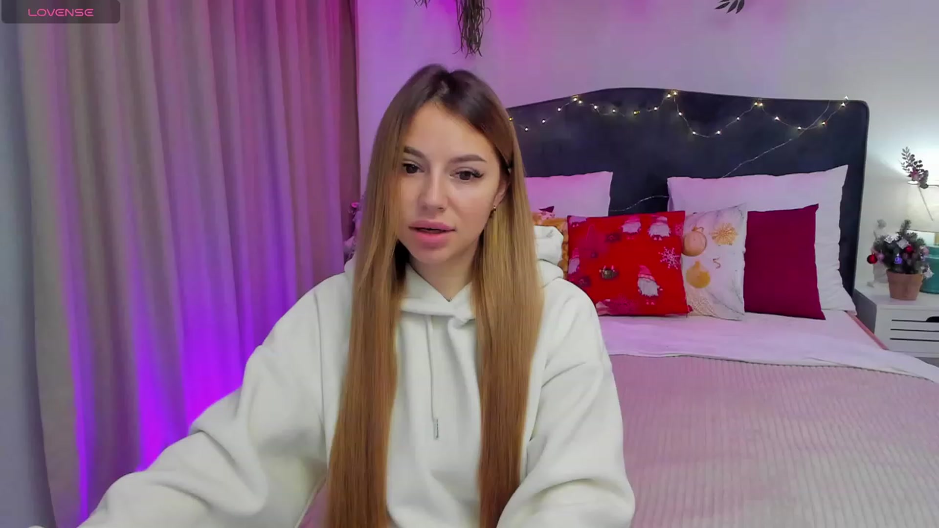 Gallery image thumbnail from SofiBloom's myfreecams stream on, 12/19/2023, 12:59 image 16 of 20