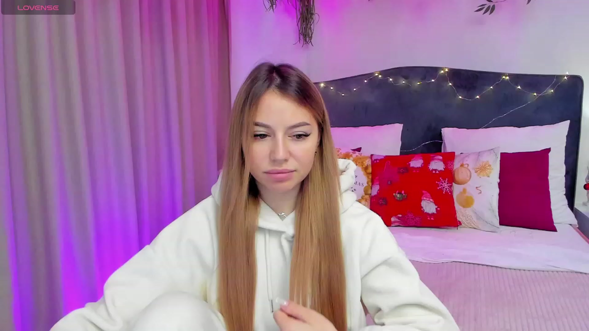 Gallery image thumbnail from SofiBloom's myfreecams stream on, 12/19/2023, 12:59 image 4 of 20