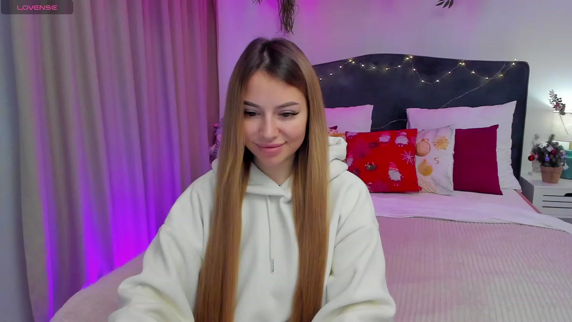 Gallery image thumbnail from SofiBloom's myfreecams stream on, 12/19/2023, 12:59 image 15 of 20