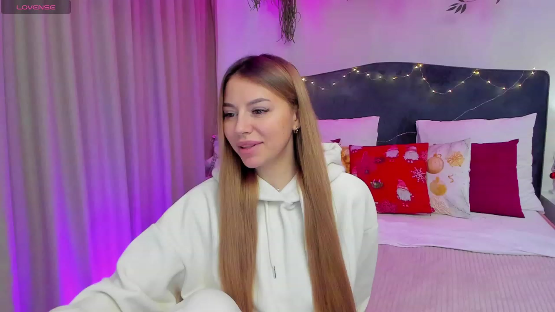 Gallery image thumbnail from SofiBloom's myfreecams stream on, 12/19/2023, 12:59 image 7 of 20