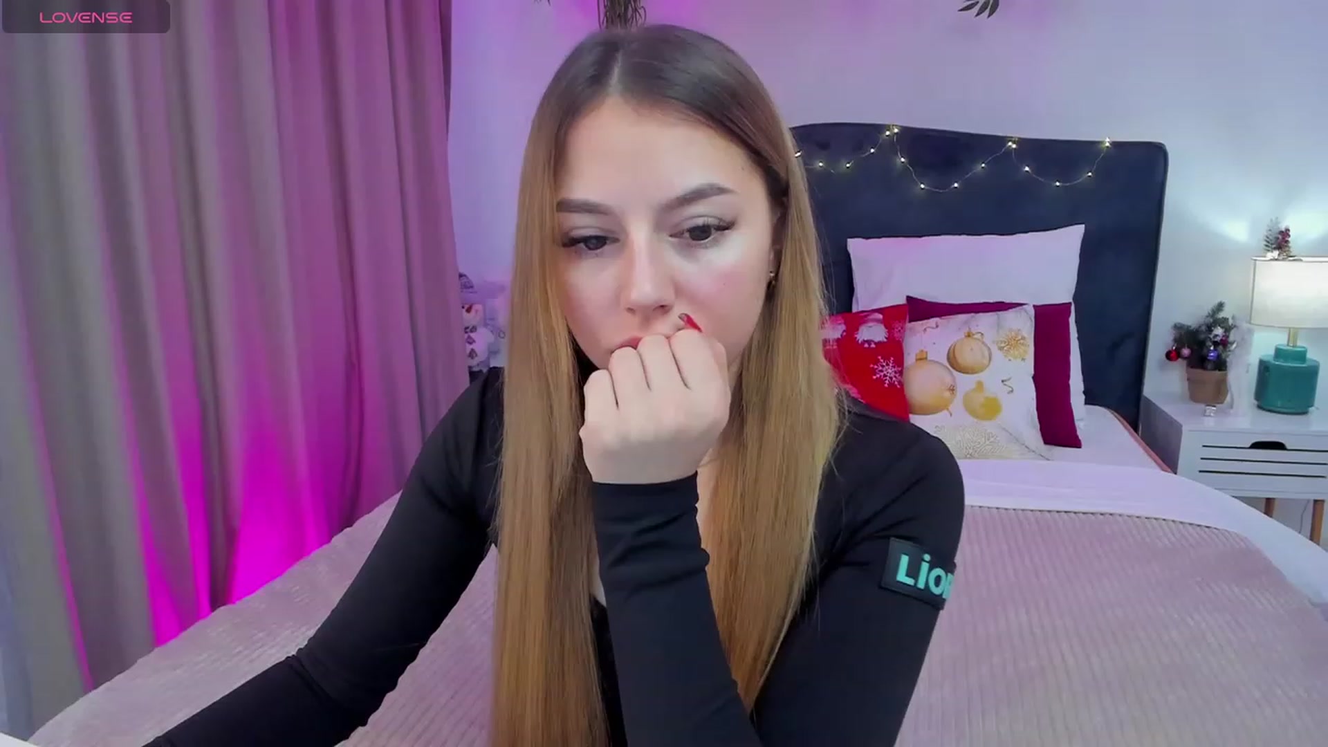 Gallery image thumbnail from SofiBloom's myfreecams stream on, 12/31/2023, 13:00 image 20 of 20
