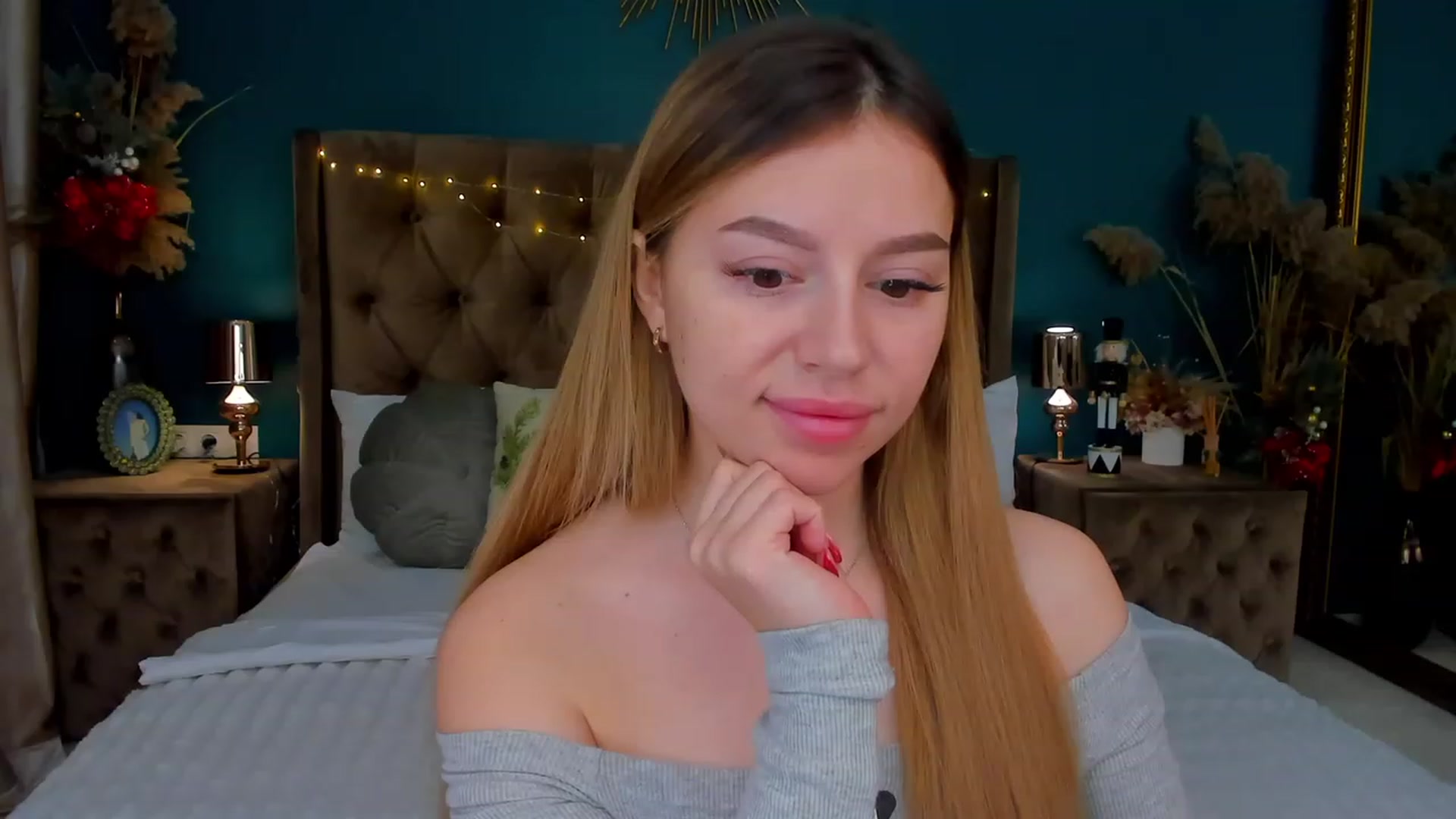Gallery image thumbnail from SofiBloom's myfreecams stream on, 01/09/2024, 14:31 image 6 of 20