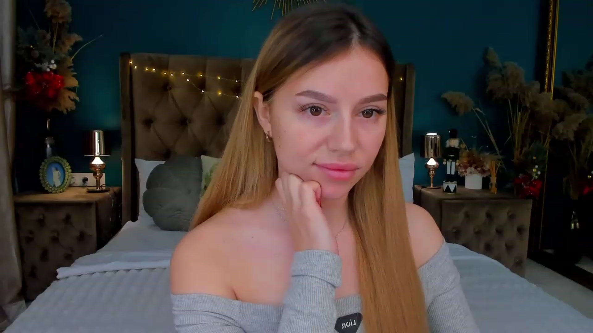 Gallery image thumbnail from SofiBloom's myfreecams stream on, 01/09/2024, 14:31 image 8 of 20