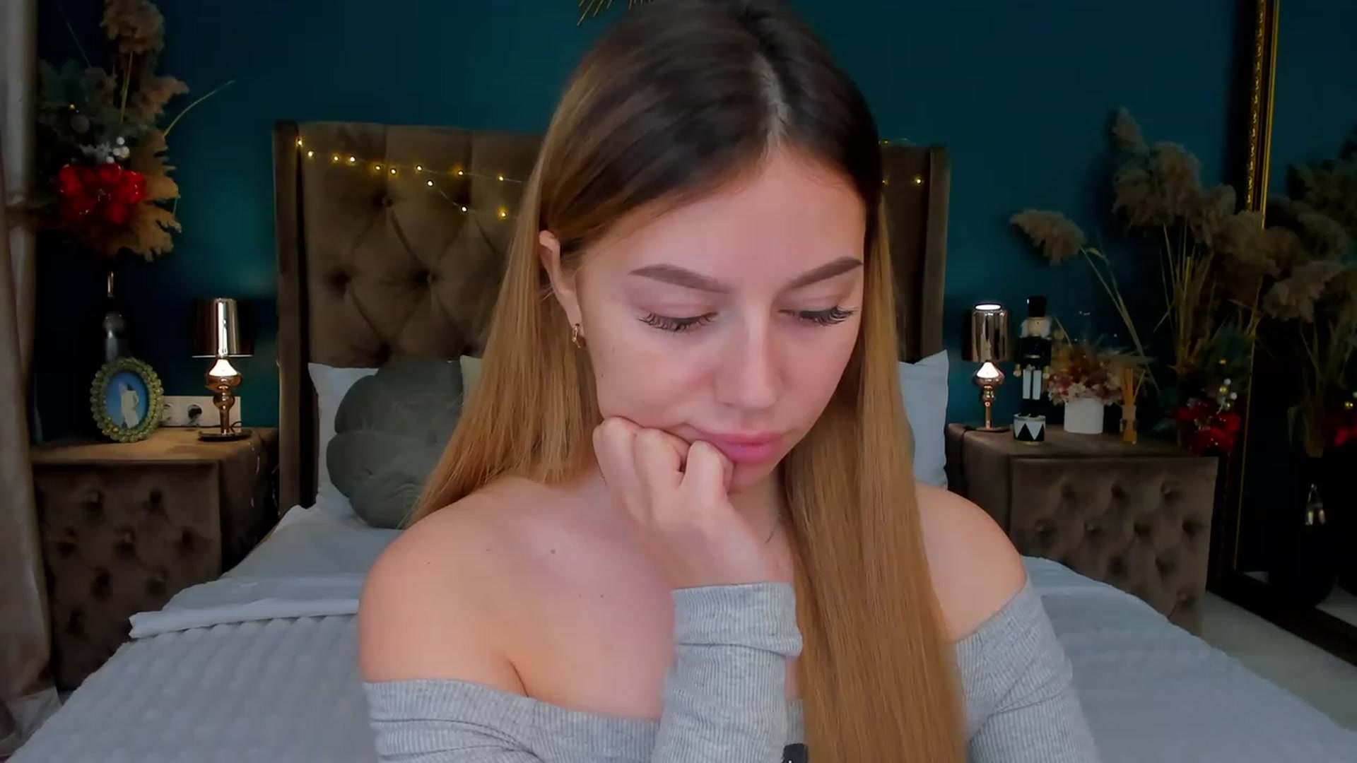Gallery image thumbnail from SofiBloom's myfreecams stream on, 01/09/2024, 14:31 image 7 of 20