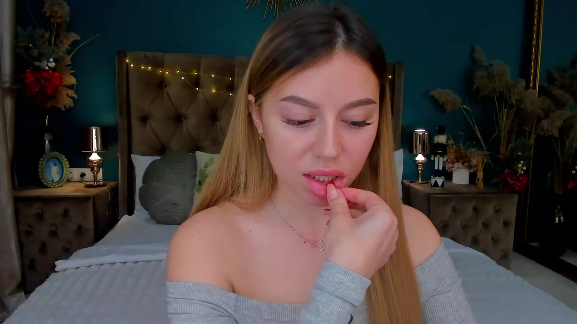 Gallery image thumbnail from SofiBloom's myfreecams stream on, 01/09/2024, 14:31 image 9 of 20