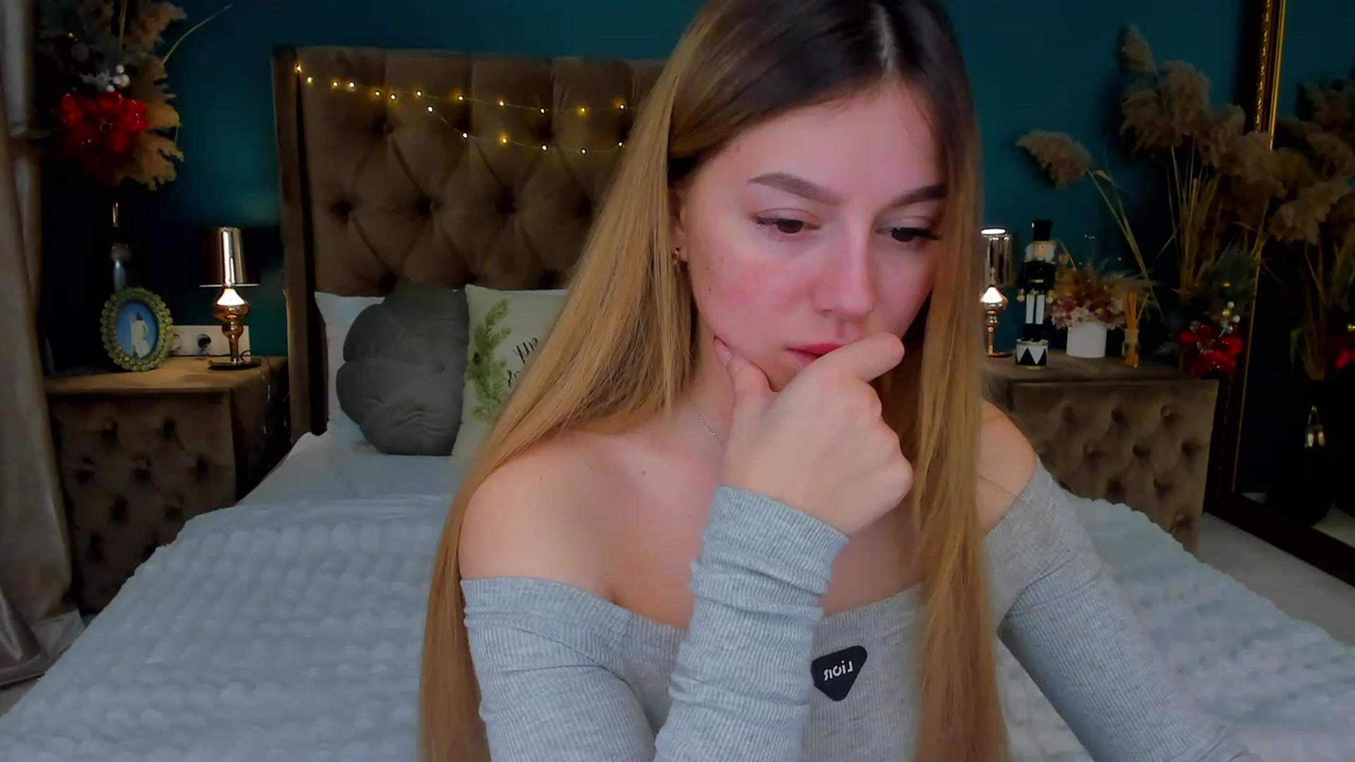 Gallery image thumbnail from SofiBloom's myfreecams stream on, 01/09/2024, 20:00 image 13 of 20