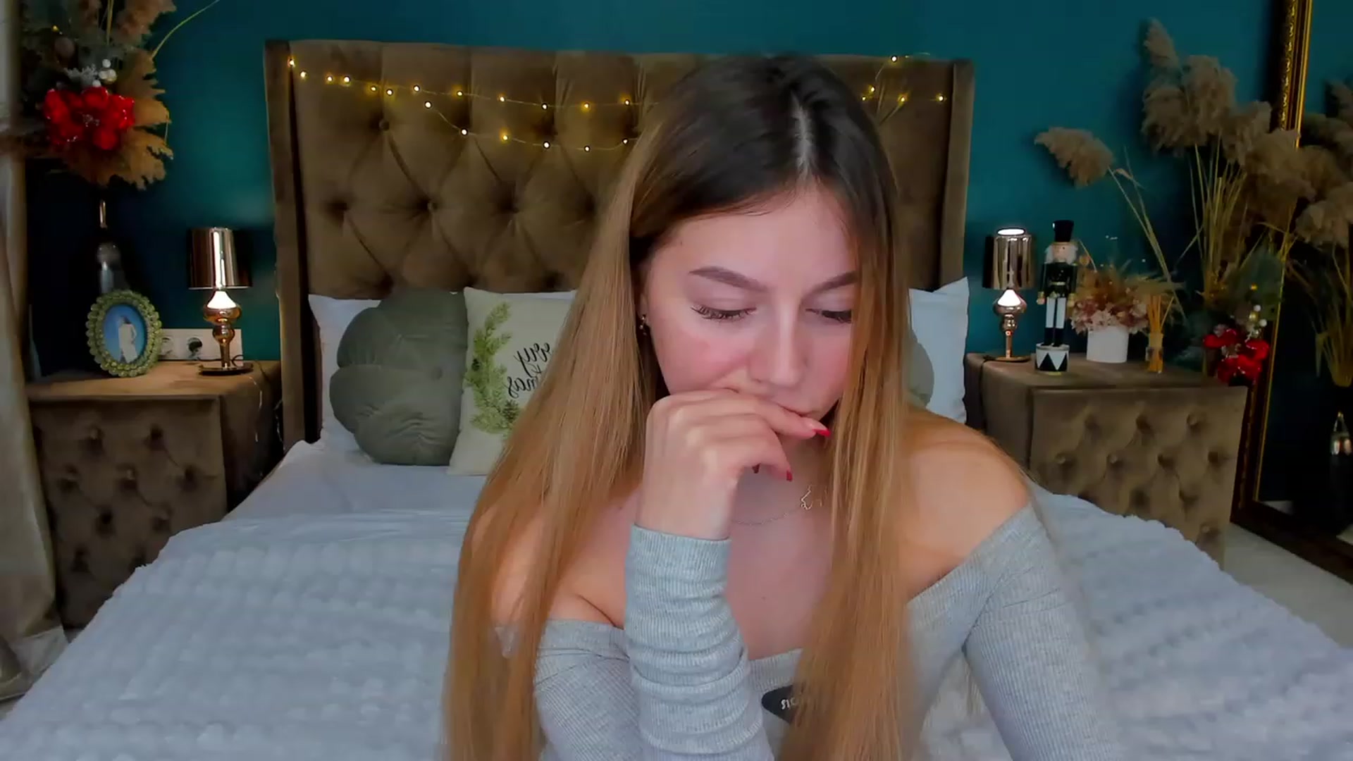 Gallery image thumbnail from SofiBloom's myfreecams stream on, 01/09/2024, 20:00 image 4 of 20