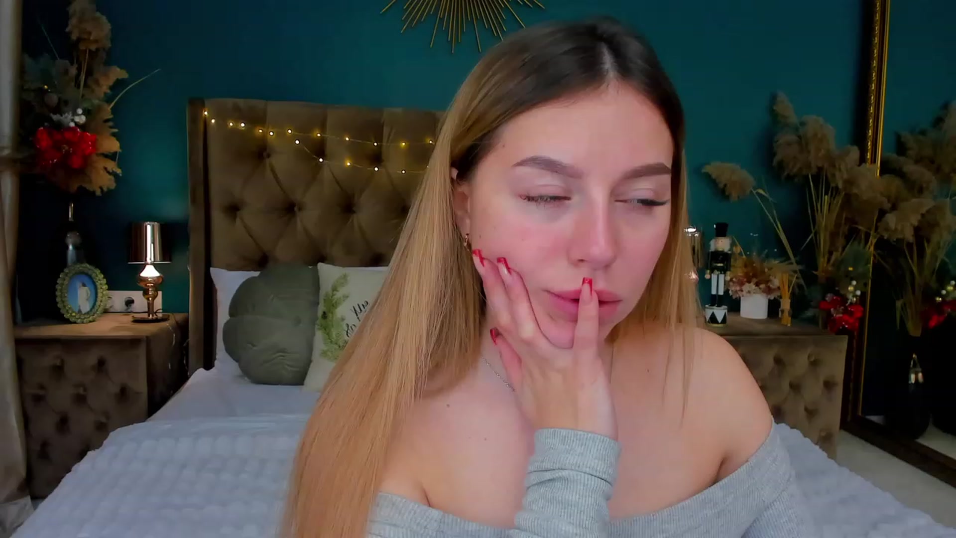 Gallery image thumbnail from SofiBloom's myfreecams stream on, 01/09/2024, 20:00 image 16 of 20