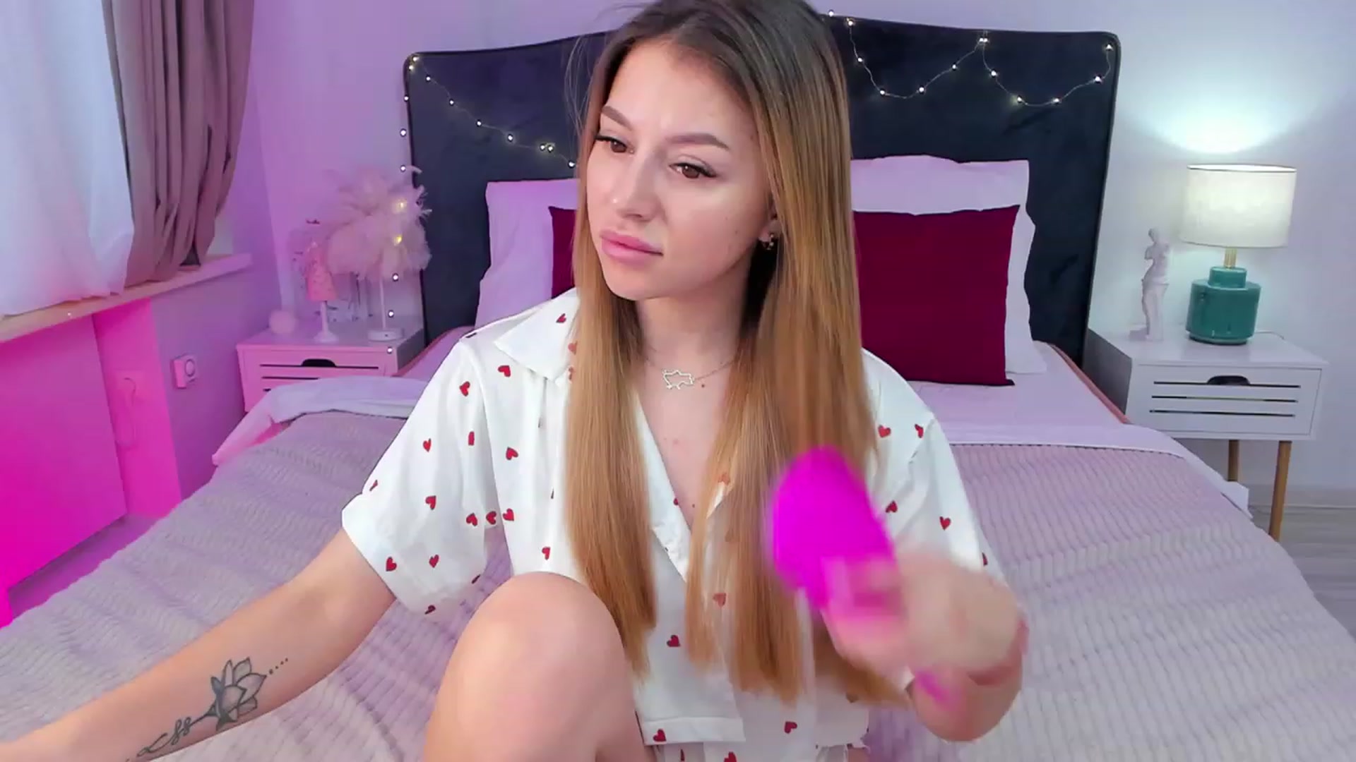 Gallery image thumbnail from SofiBloom's myfreecams stream on, 02/01/2024, 11:51 image 1 of 20