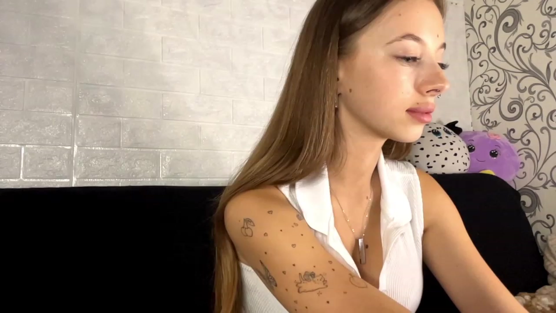 Gallery image thumbnail from SofiBloom111's myfreecams stream on, 10/22/2023, 24:30 image 17 of 20