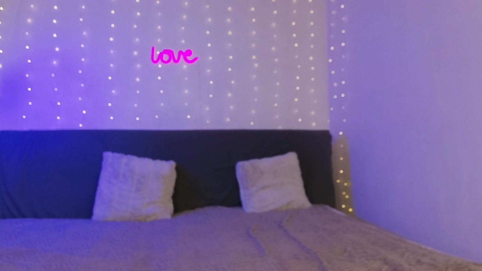 Gallery image thumbnail from SofiBloom111's myfreecams stream on, 02/18/2024, 17:40 image 14 of 20
