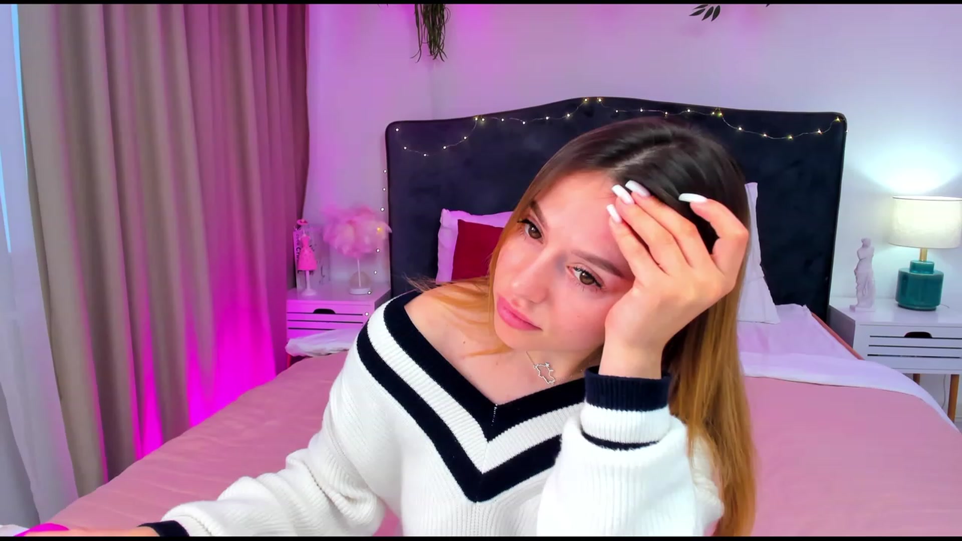Gallery image thumbnail from SofiBlooom's myfreecams stream on, 03/11/2024, 13:03 image 13 of 20