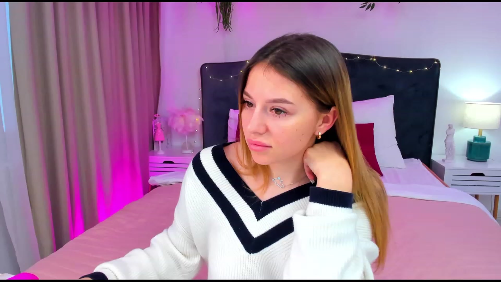 Gallery image thumbnail from SofiBlooom's myfreecams stream on, 03/11/2024, 13:03 image 18 of 20