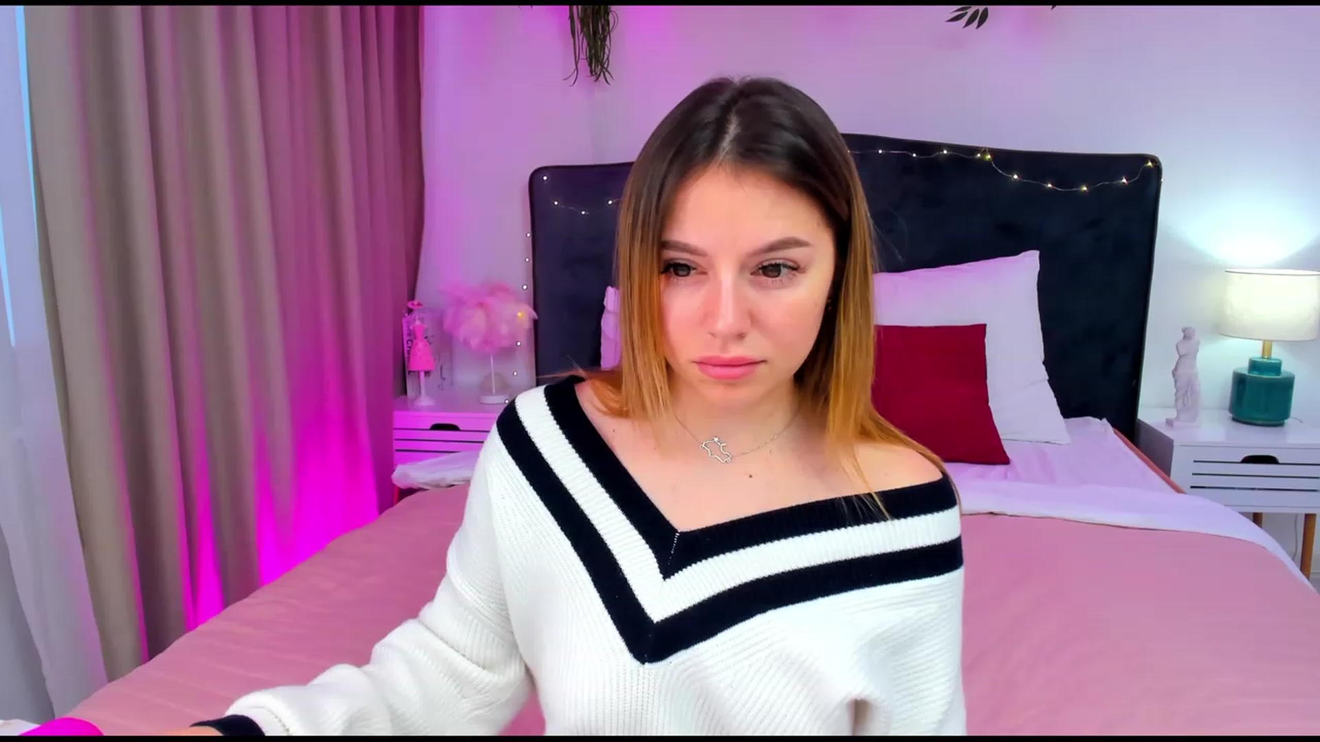Gallery image thumbnail from SofiBlooom's myfreecams stream on, 03/11/2024, 13:03 image 14 of 20