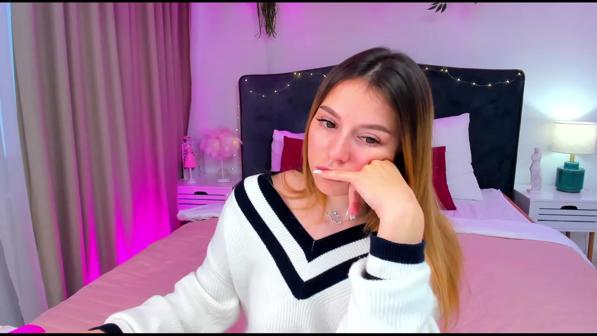 Gallery image thumbnail from SofiBlooom's myfreecams stream on, 03/11/2024, 13:03 image 17 of 20