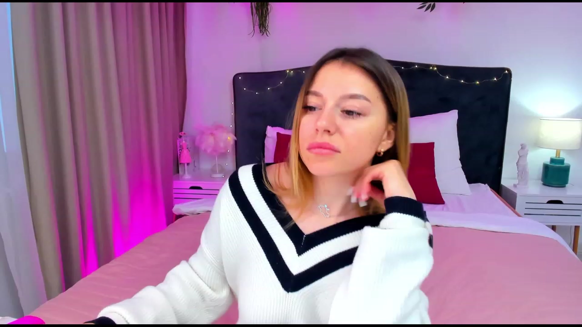 Gallery image thumbnail from SofiBlooom's myfreecams stream on, 03/11/2024, 13:03 image 16 of 20
