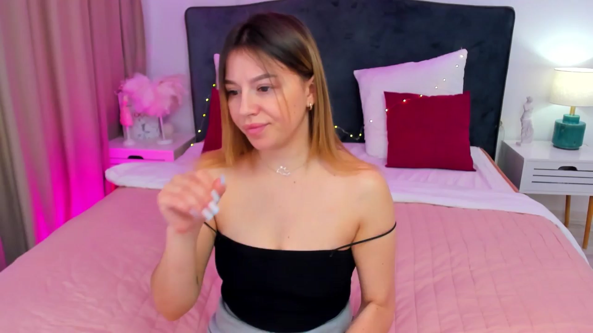 Gallery image thumbnail from SofiBlooom's myfreecams stream on, 03/27/2024, 12:12 image 13 of 20