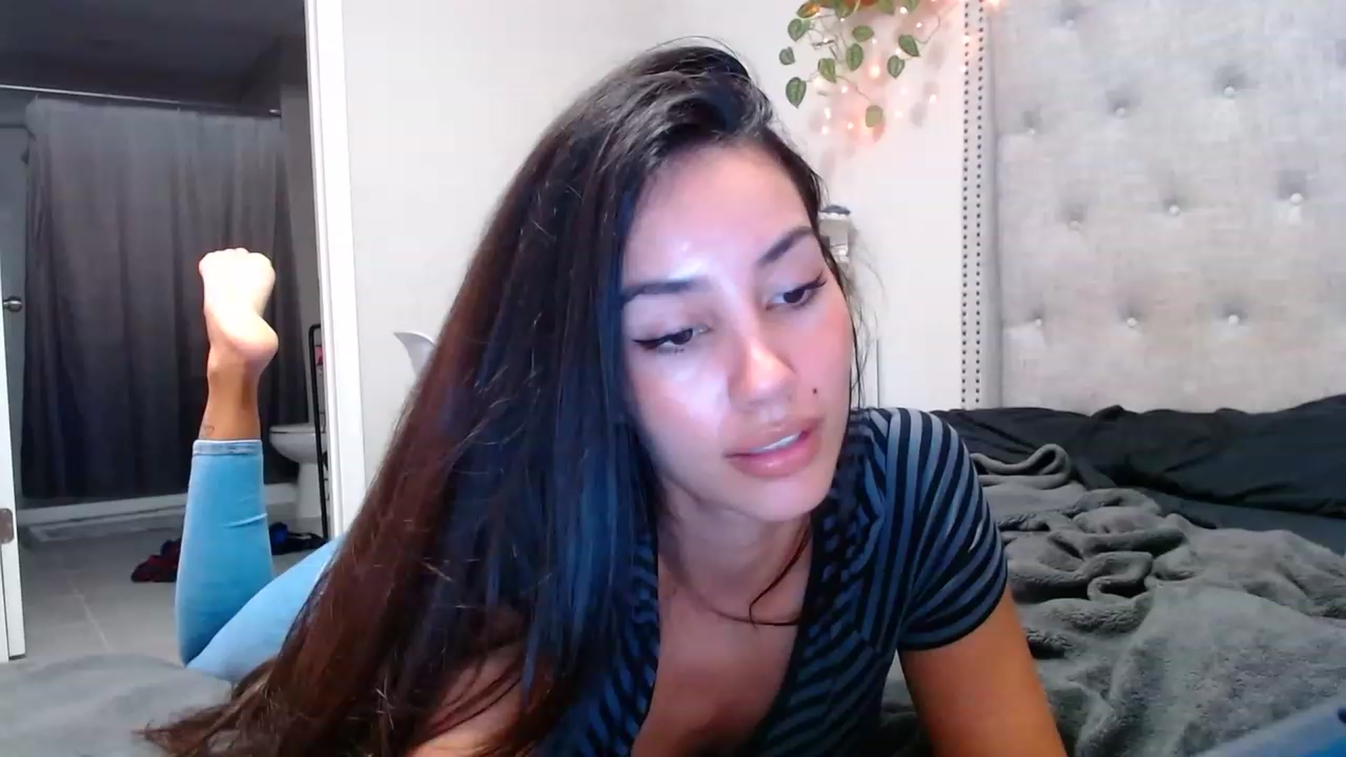 Gallery image thumbnail from SofiDiamond_'s myfreecams stream on, 11/14/2022, 22:22 image 19 of 20