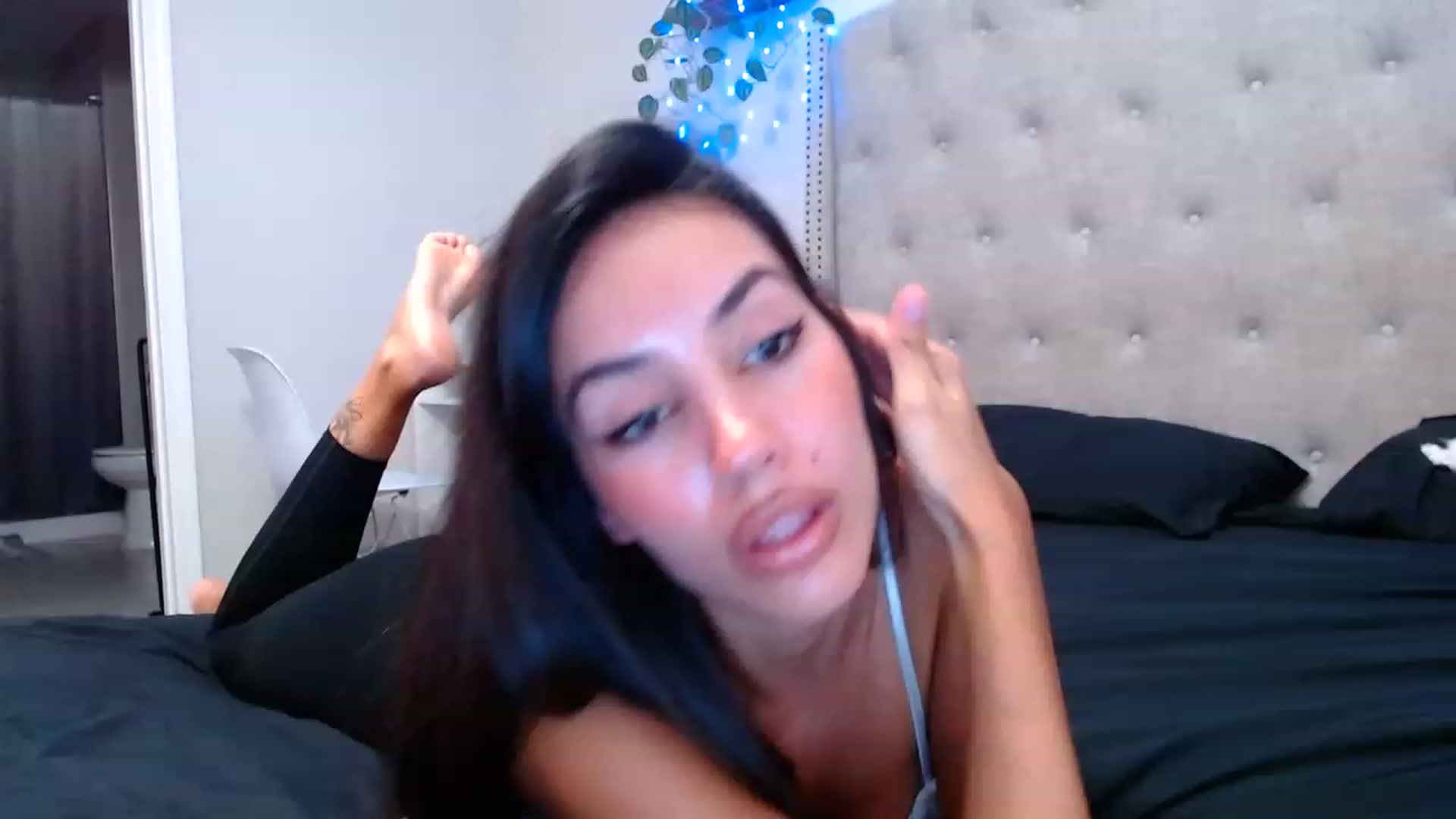Gallery image thumbnail from SofiDiamond_'s myfreecams stream on, 11/15/2022, 19:21 image 6 of 20