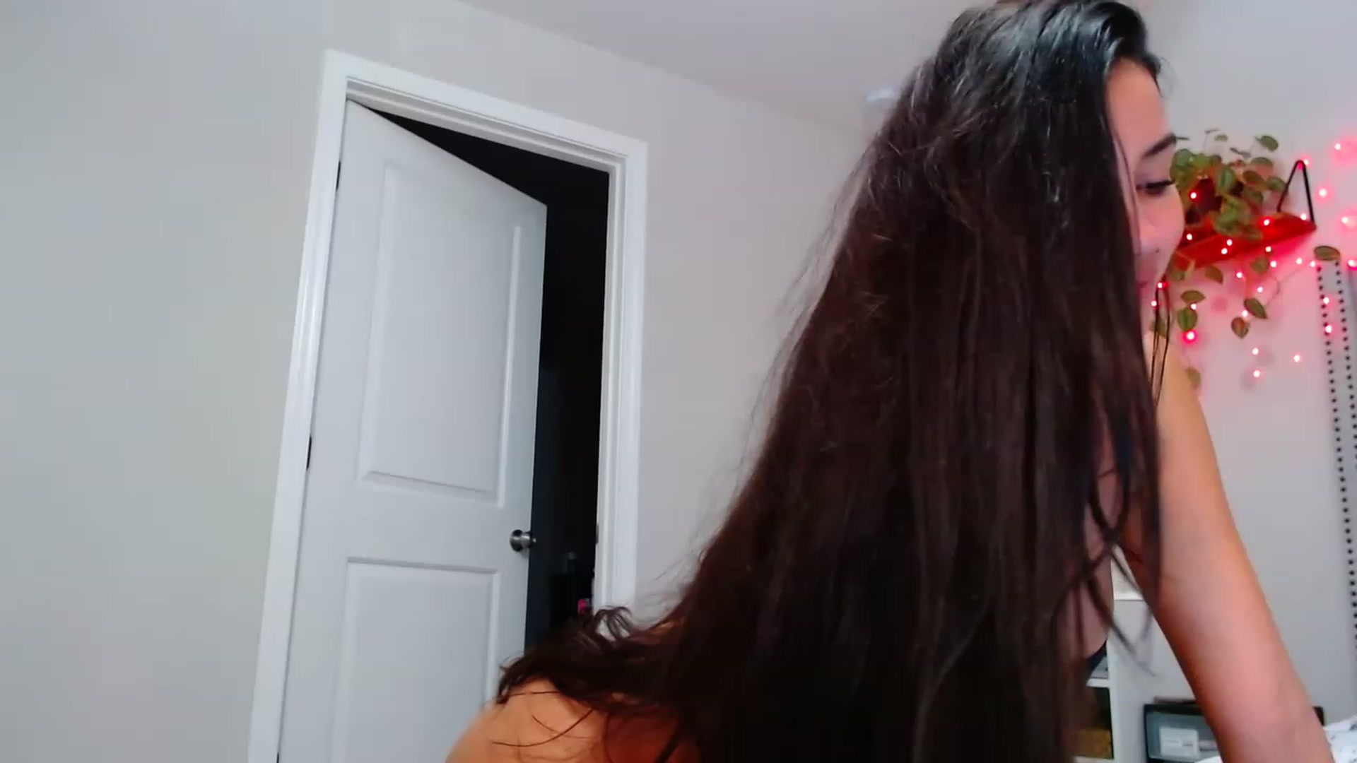 Gallery image thumbnail from SofiDiamond_'s myfreecams stream on, 11/18/2022, 02:45 image 18 of 20