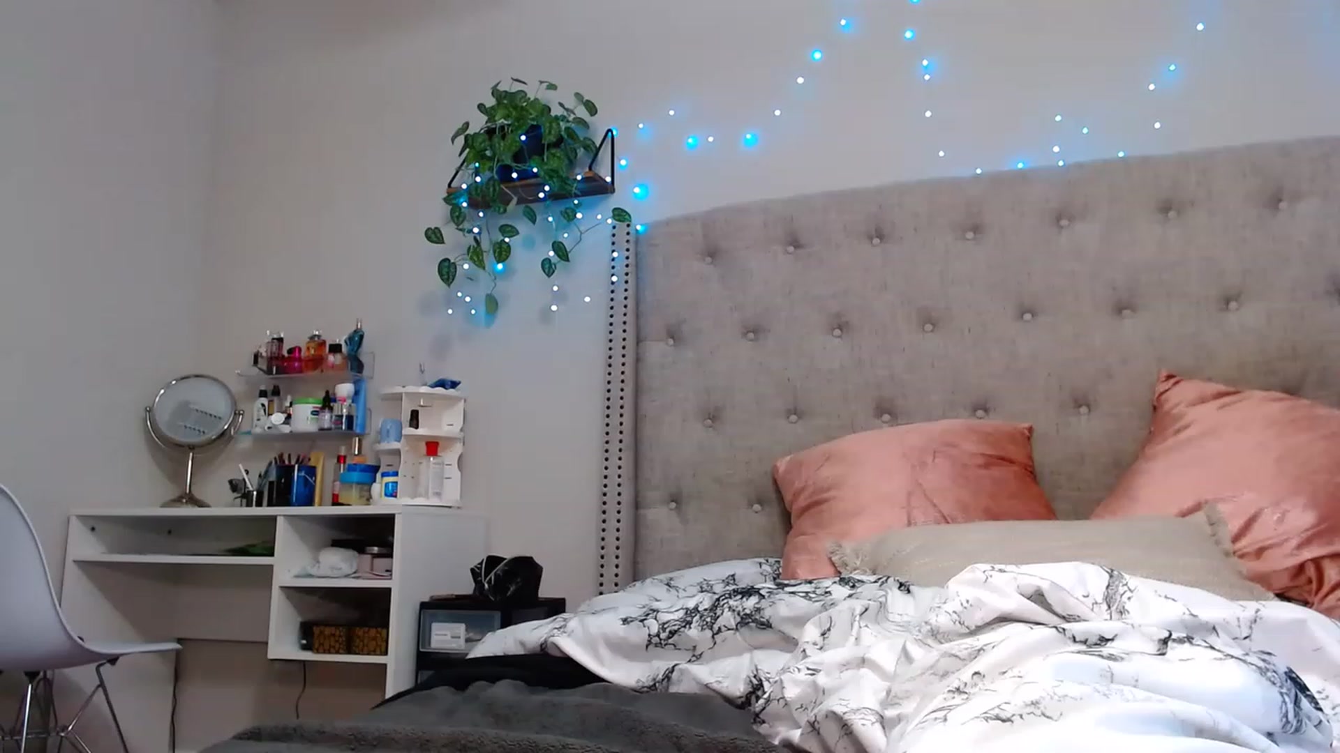 Gallery image thumbnail from SofiDiamond_'s myfreecams stream on, 11/20/2022, 04:19 image 14 of 20