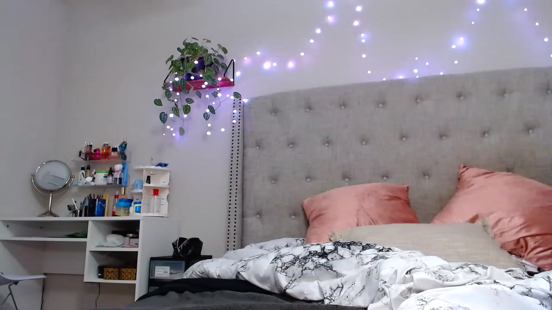 Gallery image thumbnail from SofiDiamond_'s myfreecams stream on, 11/20/2022, 04:19 image 19 of 20