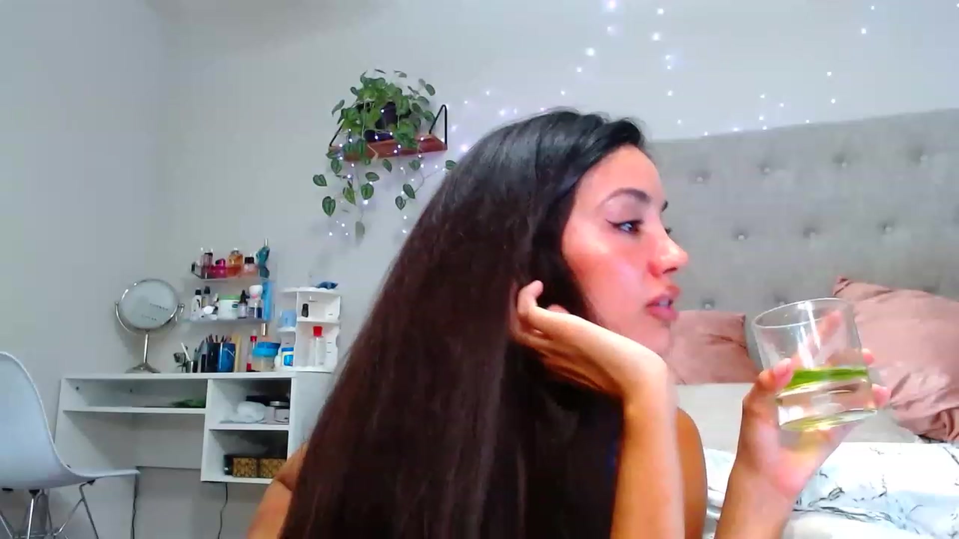 Gallery image thumbnail from SofiDiamond_'s myfreecams stream on, 11/20/2022, 04:19 image 12 of 20