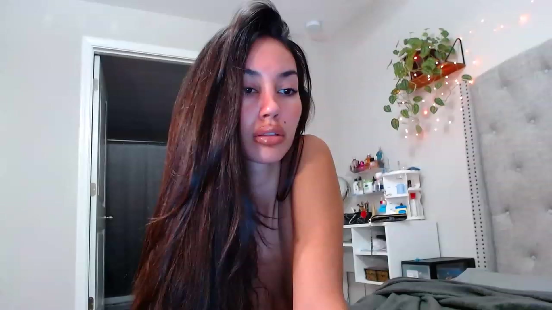Gallery image thumbnail from SofiDiamond_'s myfreecams stream on, 11/22/2022, 22:09 image 2 of 20