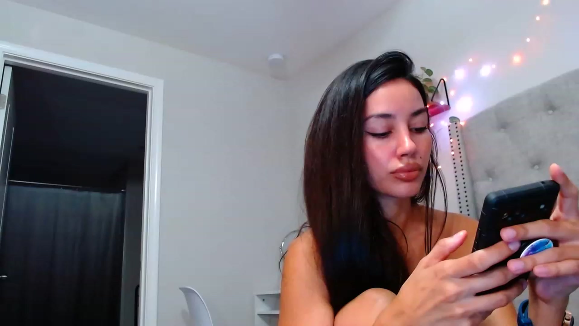 Gallery image thumbnail from SofiDiamond_'s myfreecams stream on, 11/22/2022, 22:09 image 5 of 20